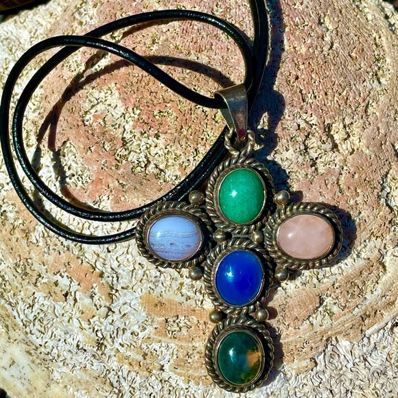 STONE CROSS NECKLACE - Picture 15 of 15